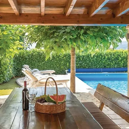 Сasa de vacaciones Vila Mihael